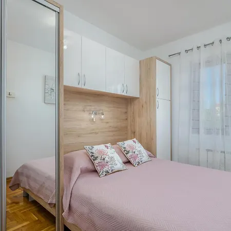 Marina Apartment *